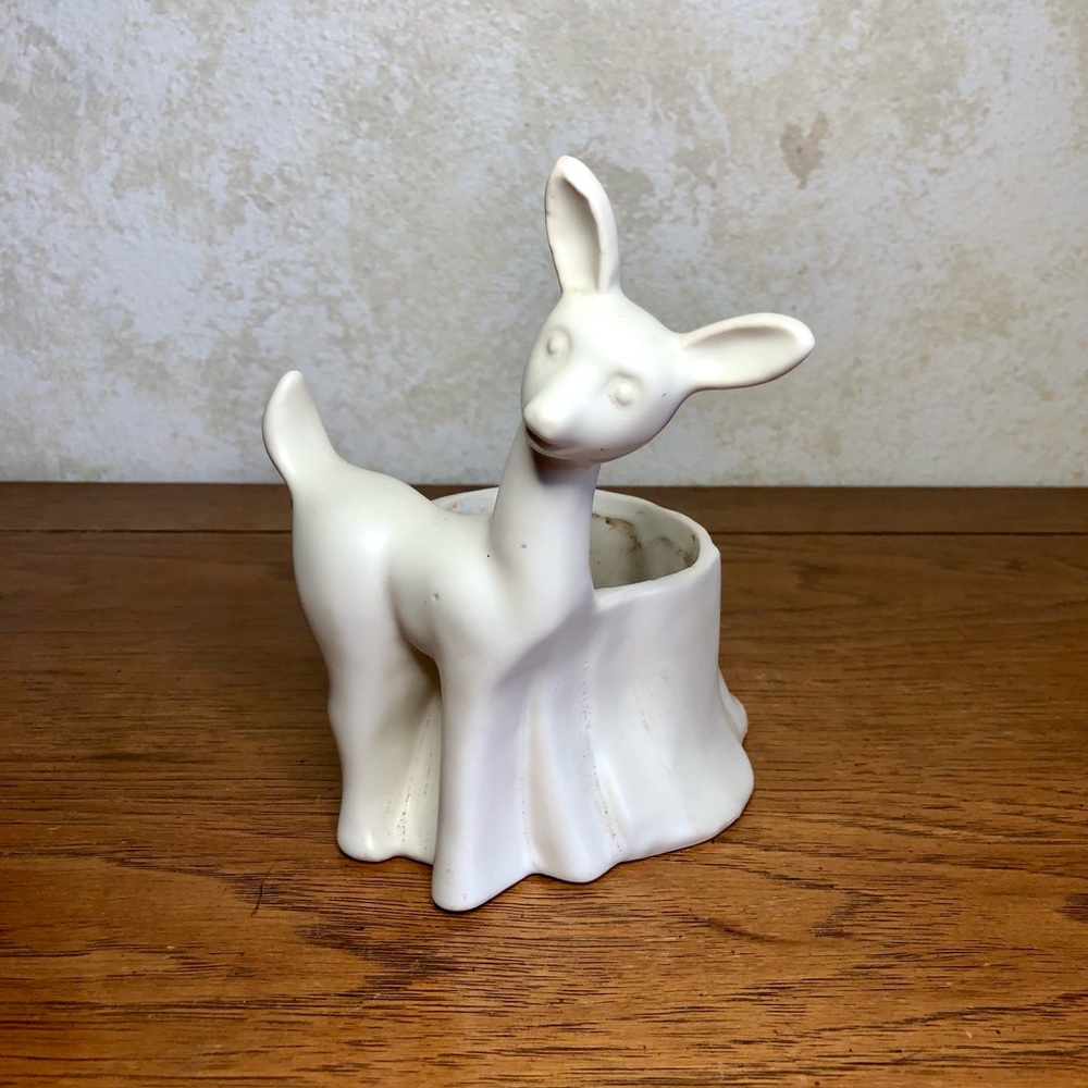 Vintage matte white deer/fawn stump planter